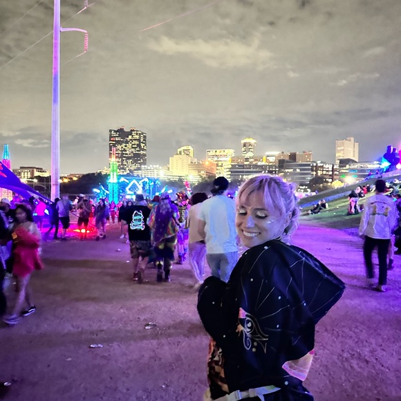 Meet your Posher, Olivia - Picture 4 of 6